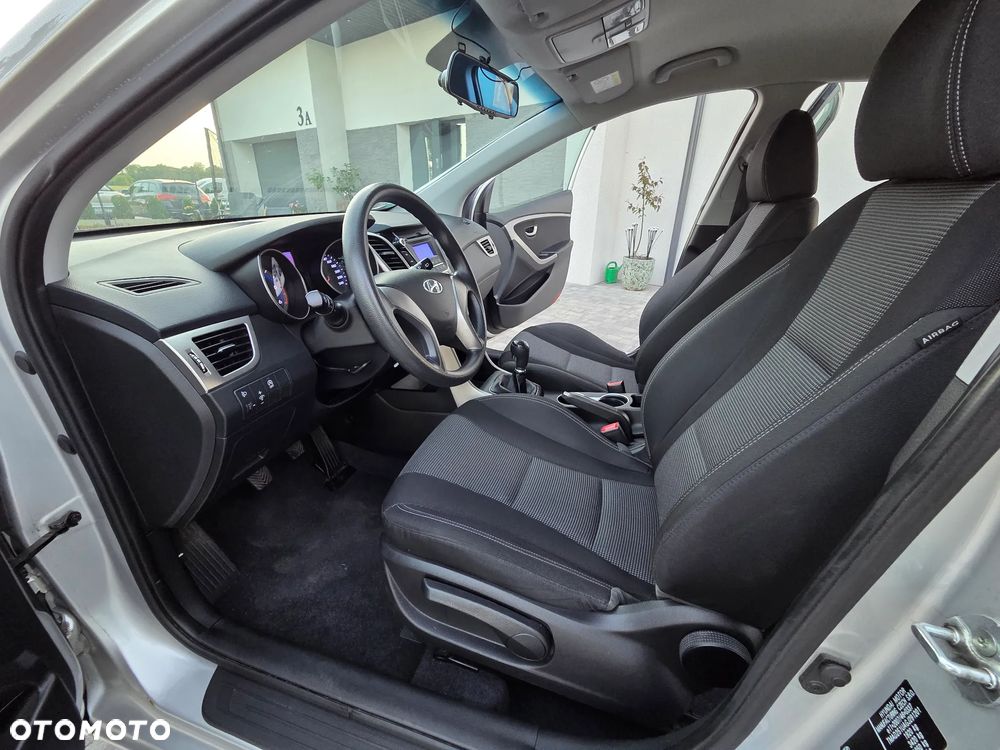 Hyundai i30 blue 1.6 CRDi Trend - 11