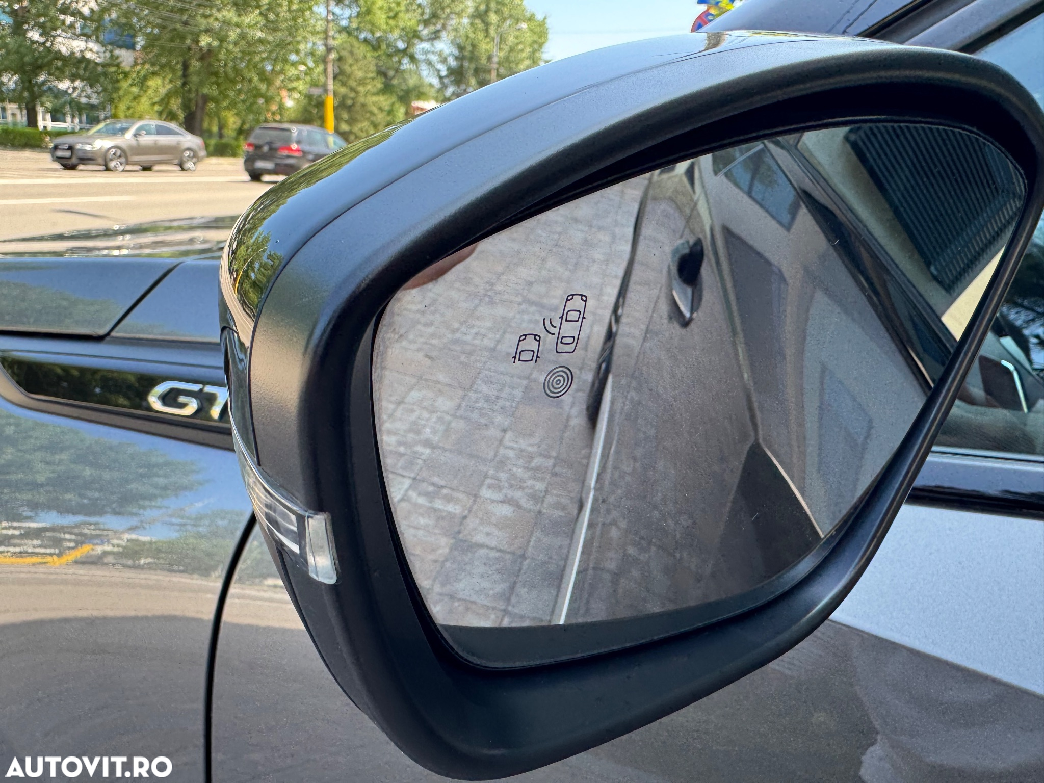 Peugeot 2008 PureTech 130 EAT8 GT - 27