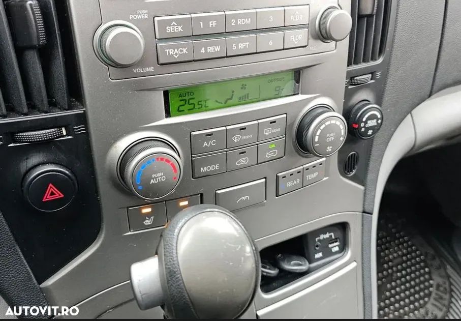 Hyundai H-1 Starex - 12