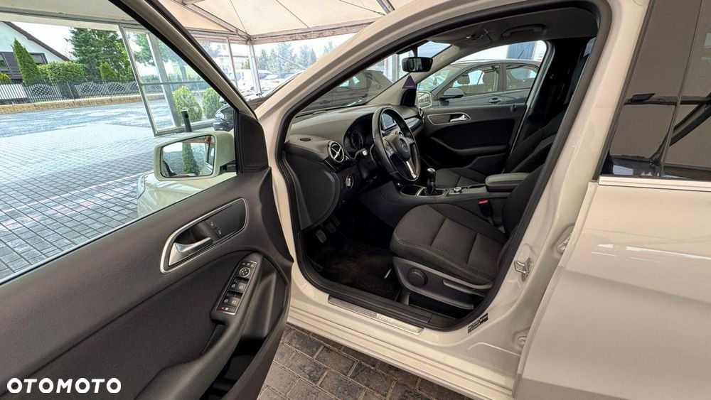 Mercedes-Benz Klasa B 180 BlueEFFICIENCY Edition 1 - 26