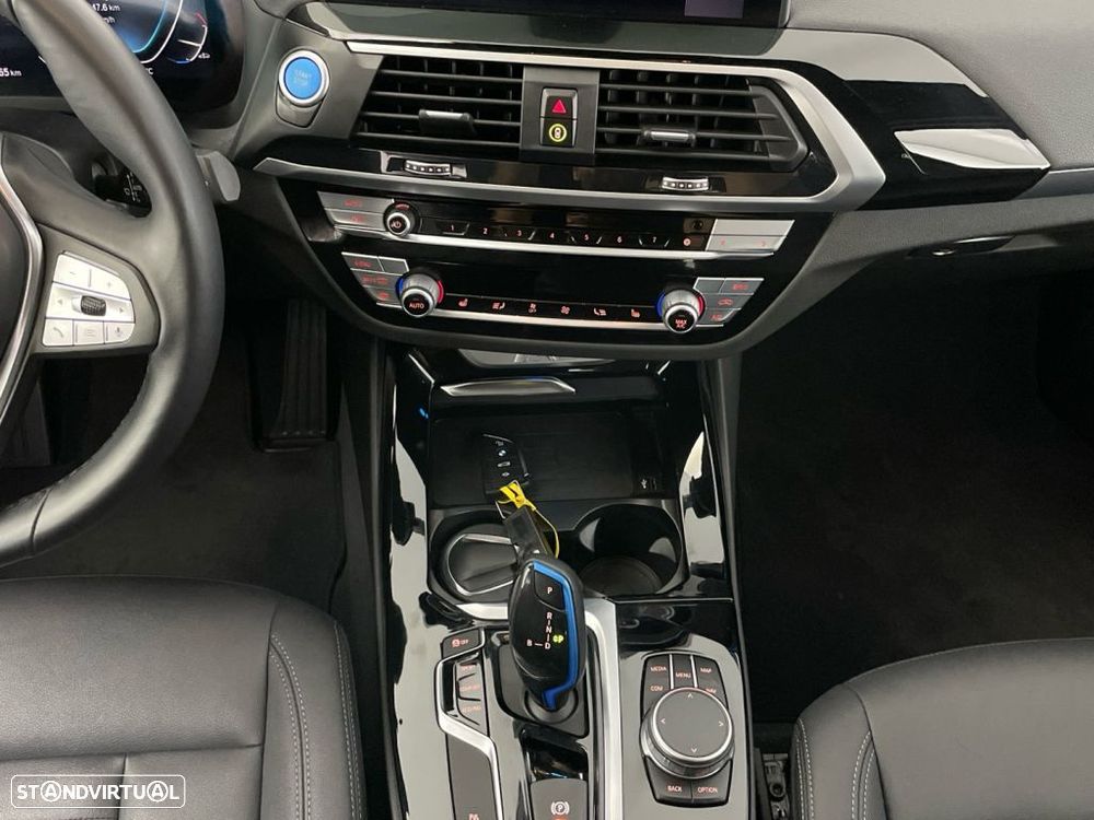 BMW iX3 Inspiring - 16