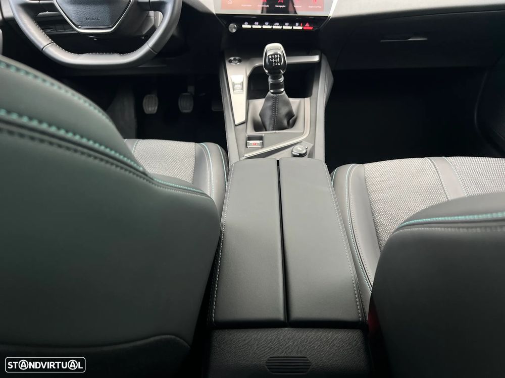 Peugeot 308 1.2 PureTech Allure - 32