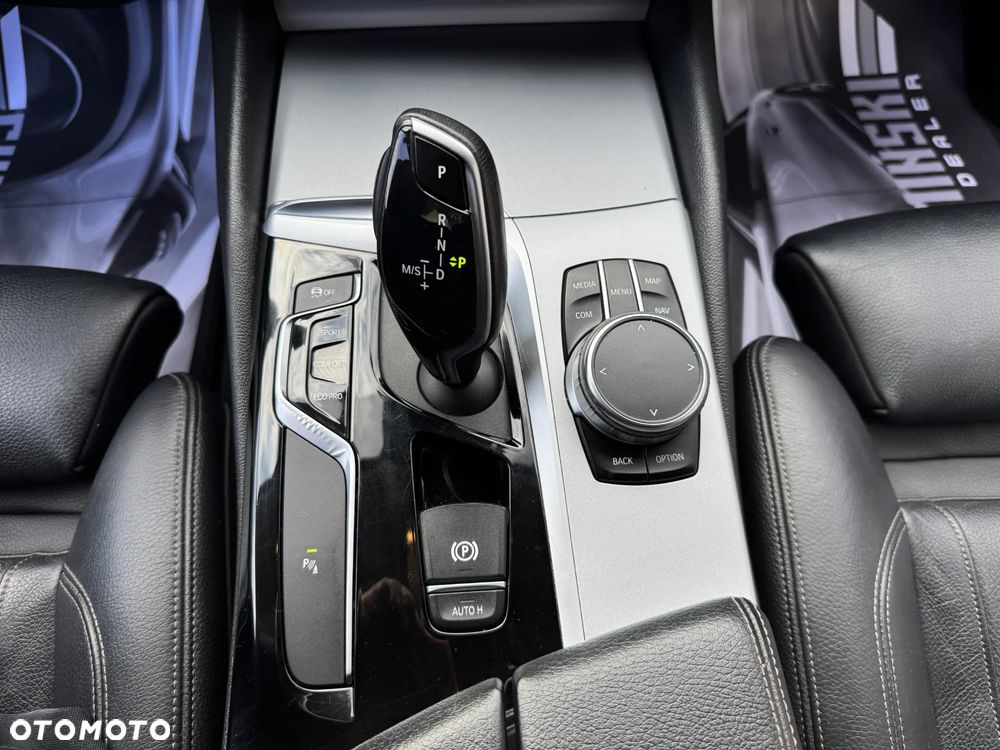 BMW Seria 5 520i Sport Line - 25