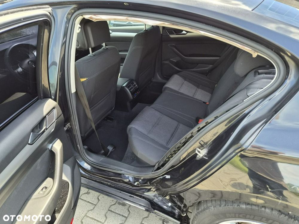 Volkswagen Passat - 22