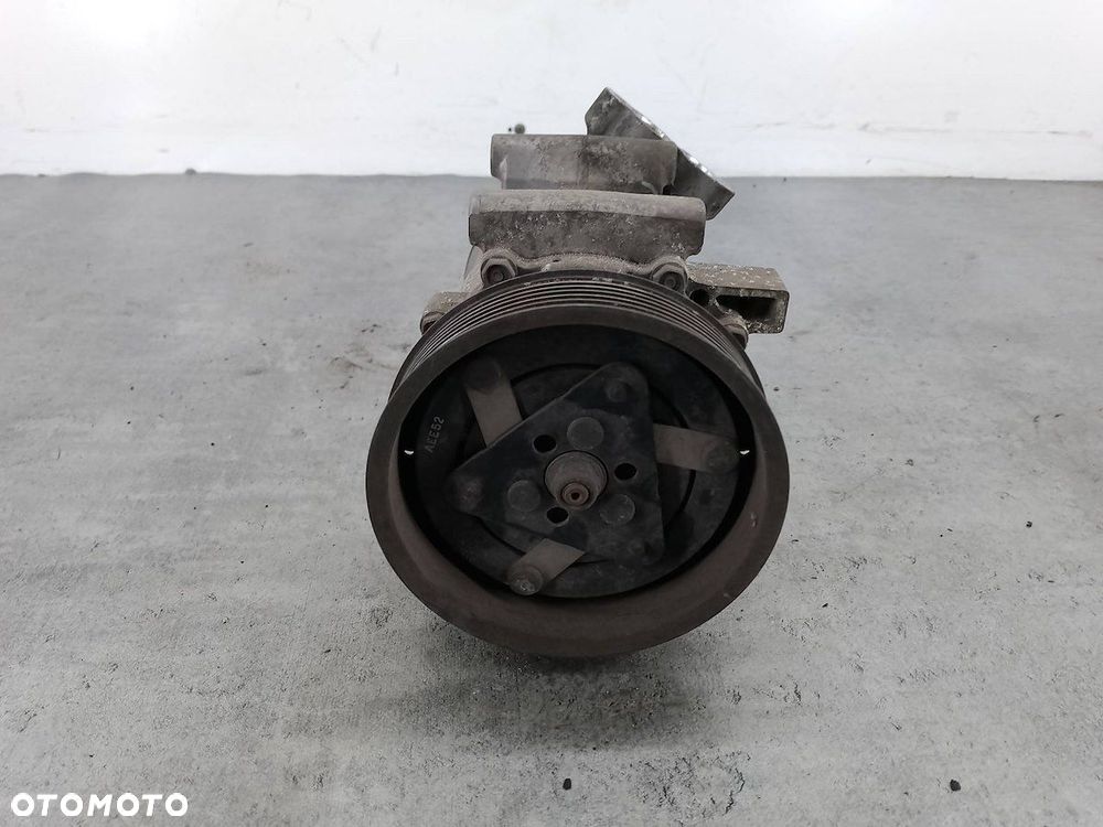 POMPA, SPRĘŻARKA KLIMATYZACJI RENAULT CLIO III 200357173--B 00589910562 1.2 - 7
