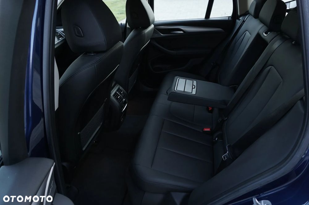 BMW X3 xDrive20i Advantage - 17