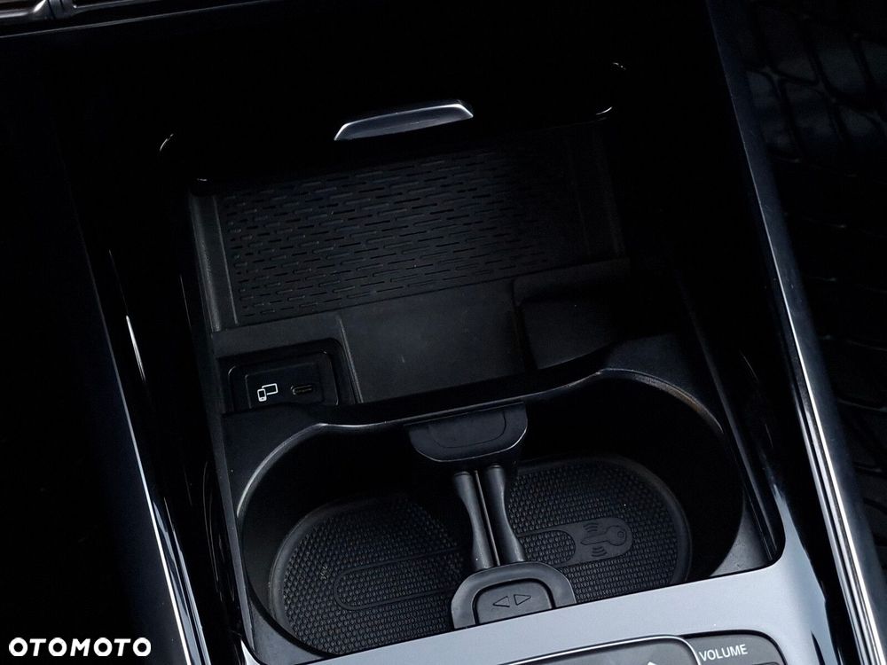 Mercedes-Benz GLA - 23