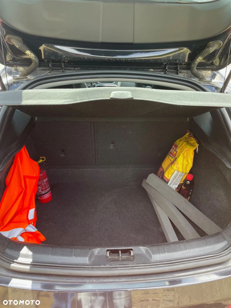 Volvo V40 D2 R-Design - 8