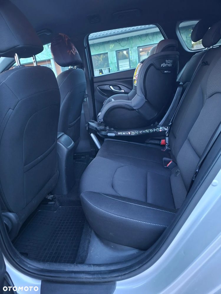Hyundai i30 1.6 D Classic + - 18