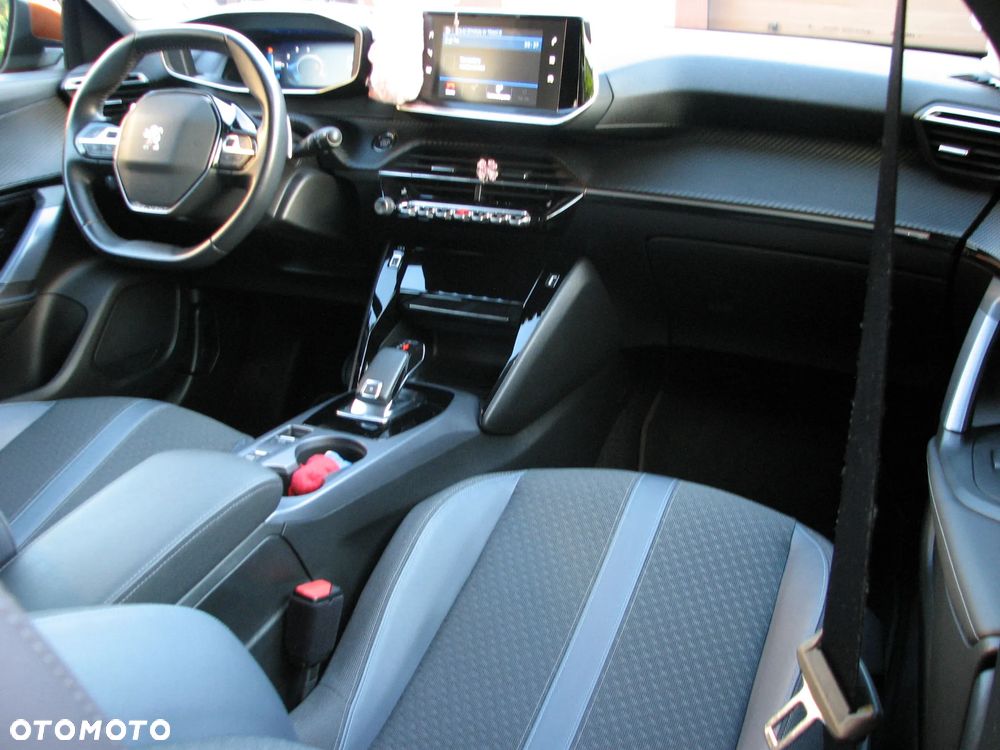 Peugeot 2008 BlueHDi 130 EAT8 Allure - 17