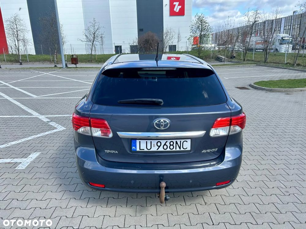 Toyota Avensis 2.0 D-4D Style - 4