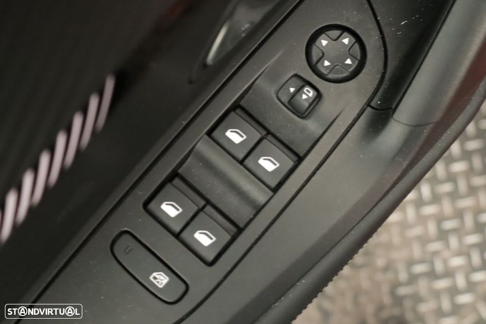 Peugeot 2008 1.2 PureTech Allure - 20