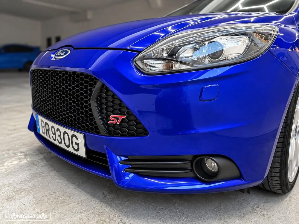 Ford Focus 2.0 EcoBoost ST c/ Pack Pele Desportiva - 9