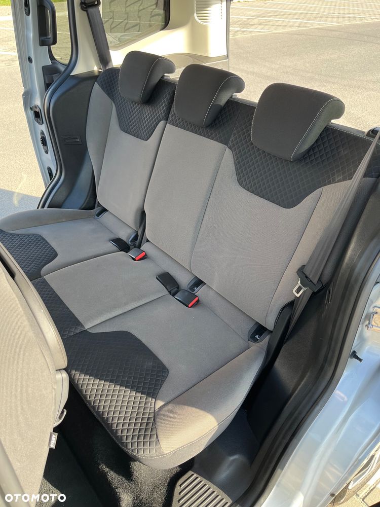 Ford Tourneo Courier 1.0 EcoBoost Titanium - 25