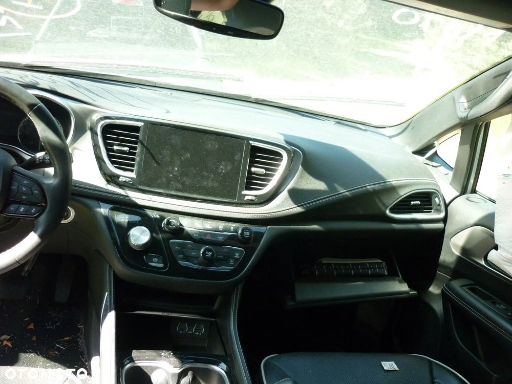 Chrysler Pacifica - 10