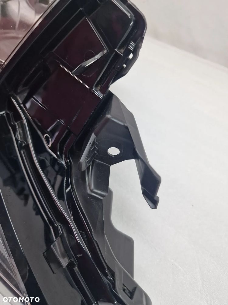 TOYOTA AYGO X 22- PRAWA LAMPA PRZEDNIA PRZÓD , NR KOITO 0H-31 , NR AUKCJI LPP8 - 10