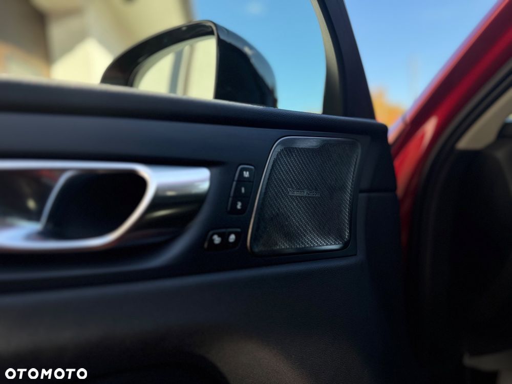 Volvo XC 60 B4 D Plus Dark - 18