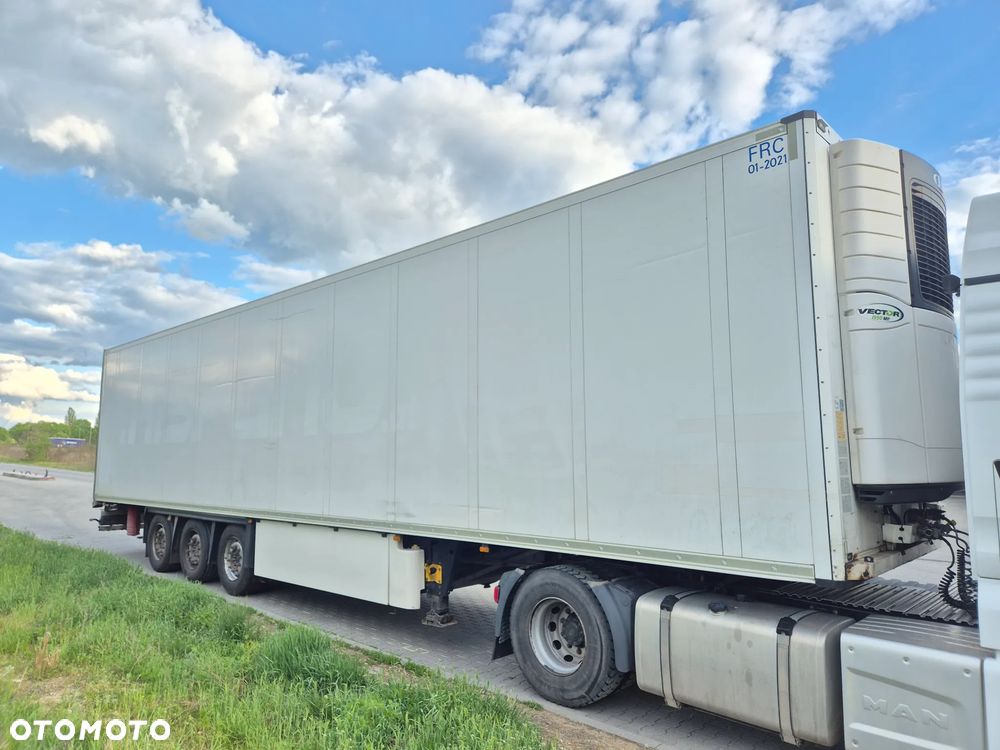 Schmitz Cargobull Vector 1950 MULTITEMPERATURA NOWE OPONY 100% / ŚCIANA GRODZIOWA / DOPPEL STOCK / BELKI / PODNOSZONA OŚ / z Niemiec / 2015 / CARRIER CHŁODNIA CHLODNIA LODÓWKA PODWÓJNY ZAŁADUNEK PIĘTROWA - 2