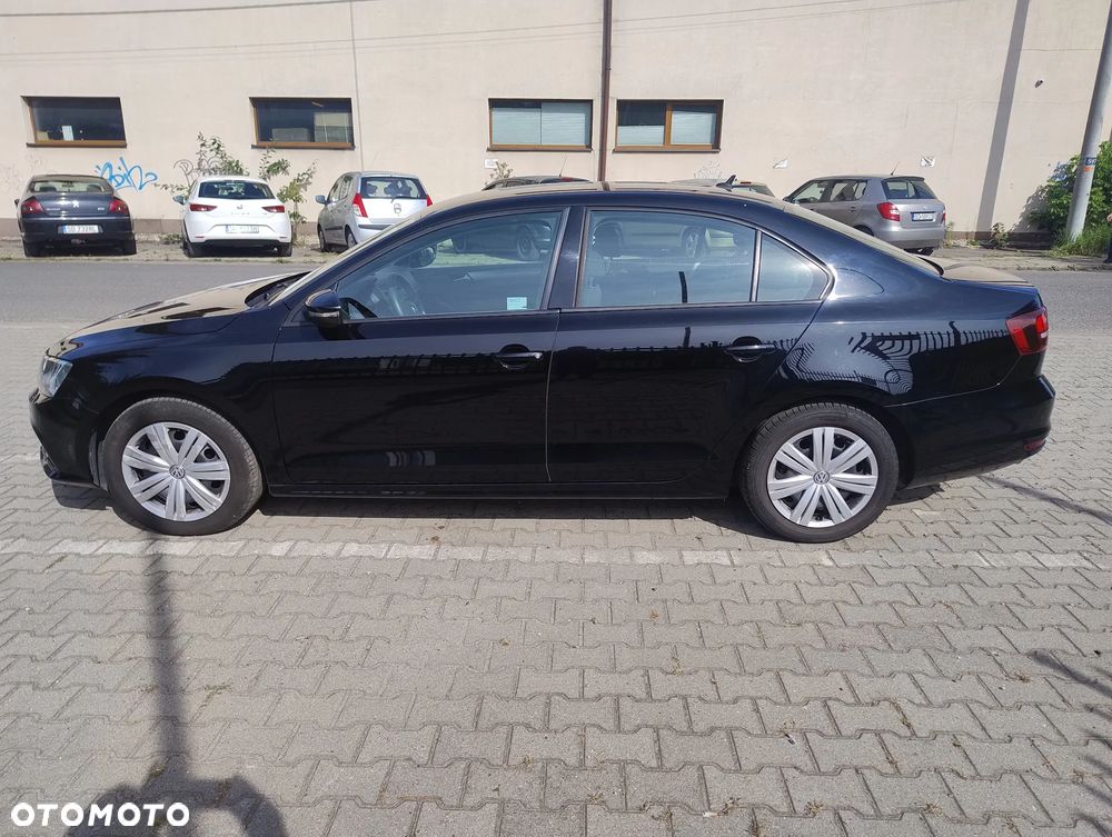 Volkswagen Jetta - 2