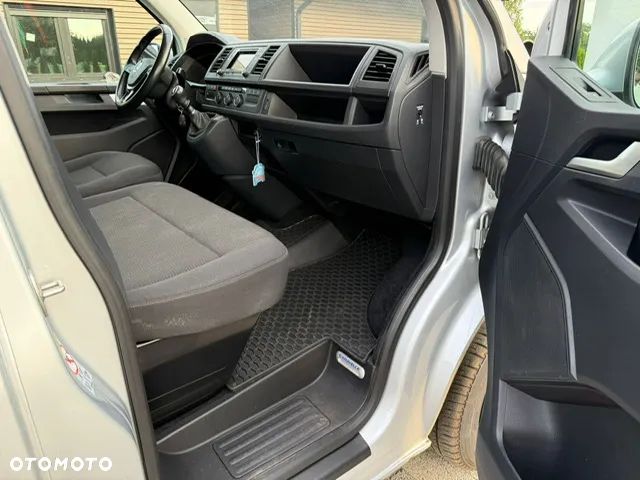 Volkswagen Caravelle - 10
