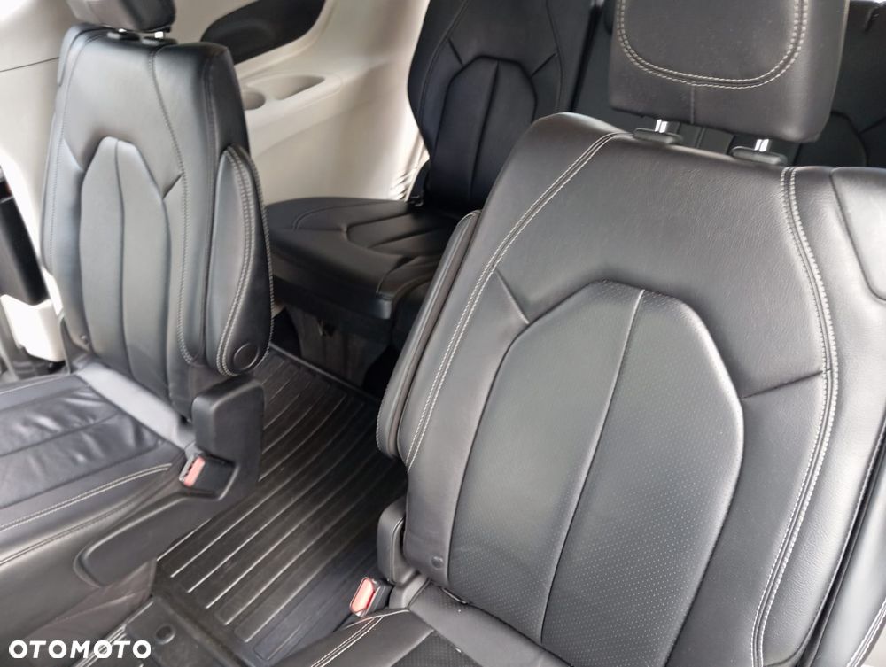 Chrysler Pacifica - 26