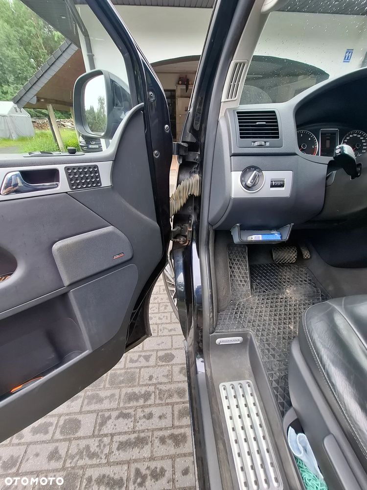 Volkswagen Multivan - 21