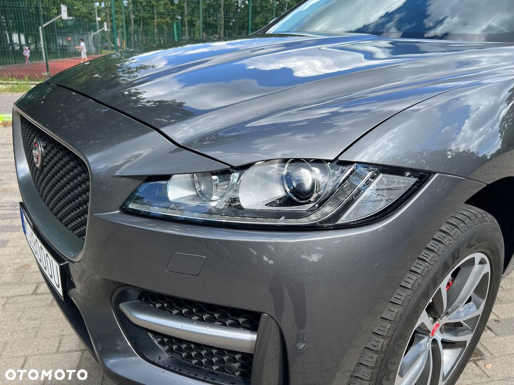 Jaguar F-Pace 20d AWD R-Sport - 8