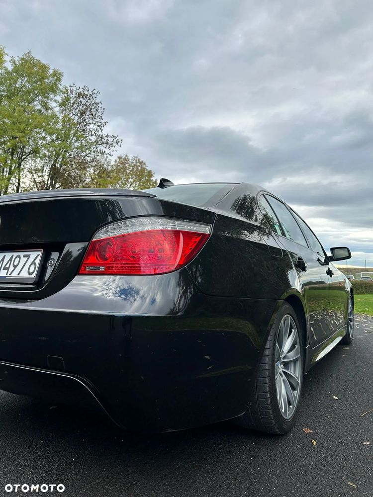 BMW Seria 5 550i - 12