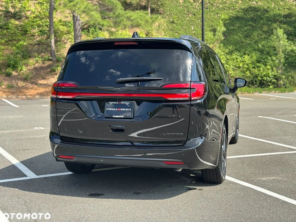 Chrysler Pacifica - 12
