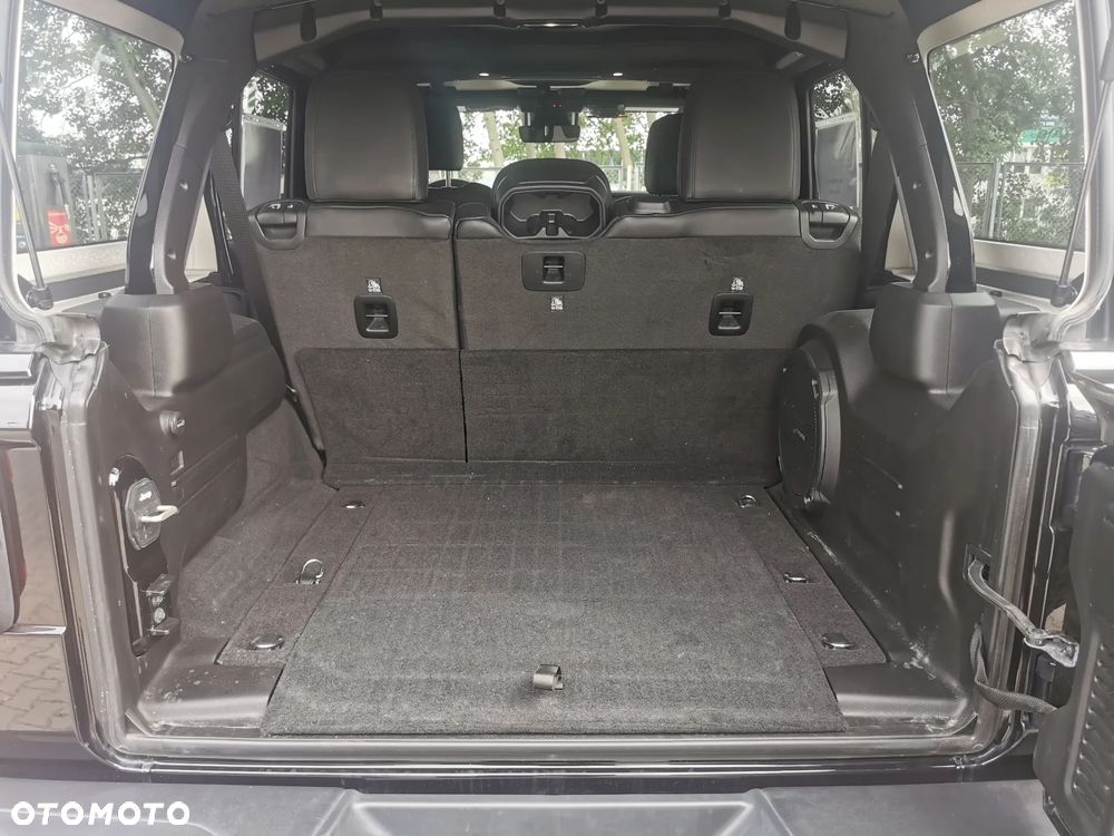 Jeep Wrangler - 16