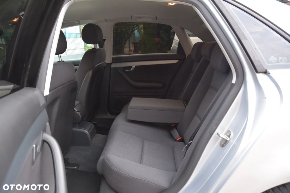 Audi A4 Limousine 2.0T FSI - 12
