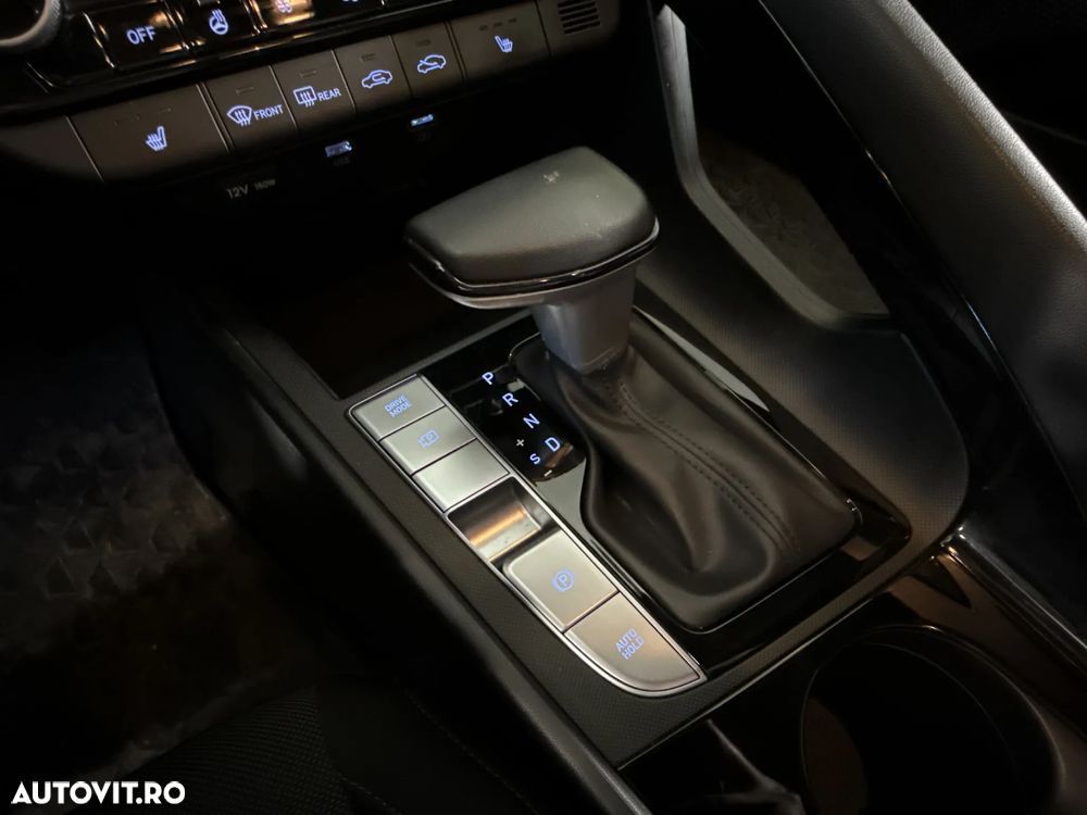 Hyundai Elantra - 17