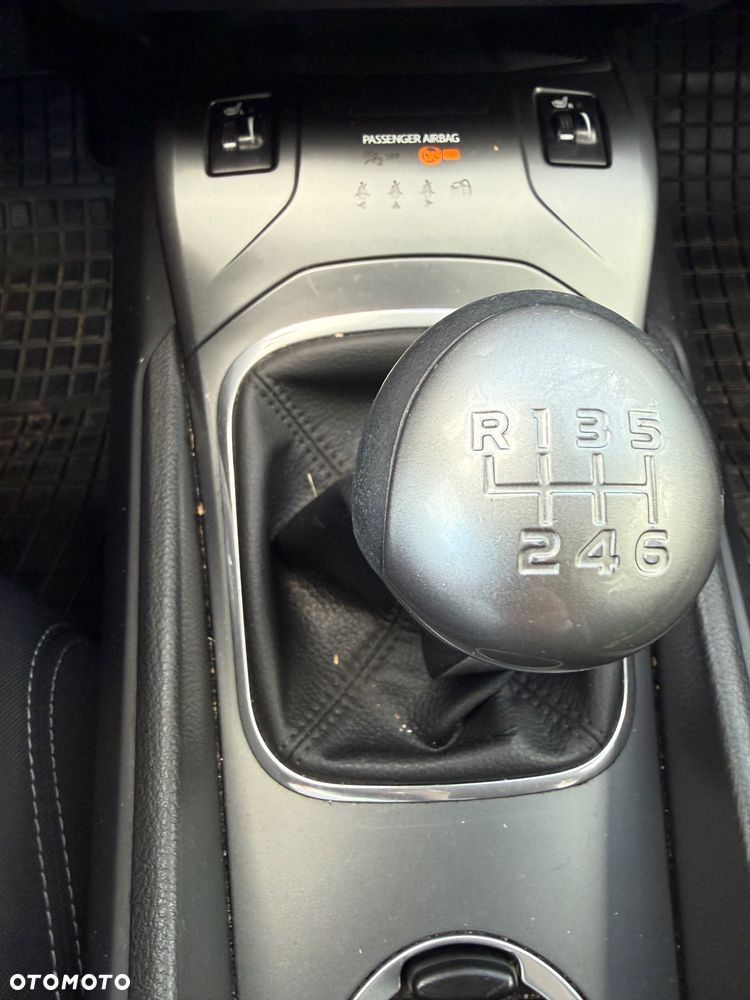 Toyota Avensis 1.8 Premium - 14