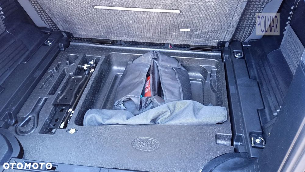 Land Rover Defender 3.0 P400 mHEV 75th Limited Edition - 17