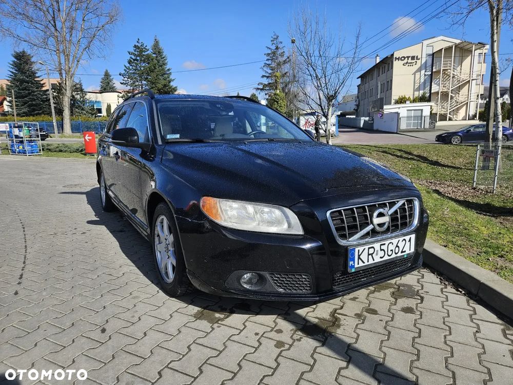 Volvo V70 D2 Momentum - 1