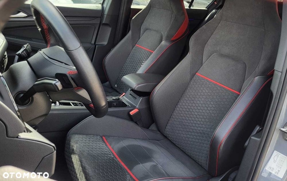 Volkswagen Golf - 11