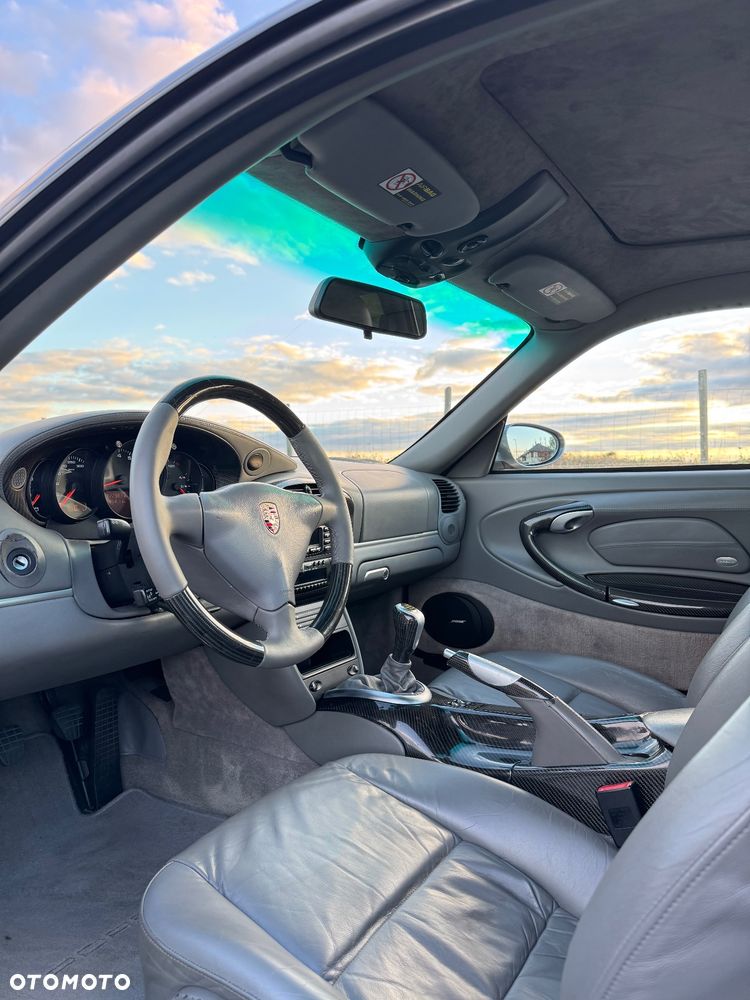 Porsche 911 Carrera 4S - 9