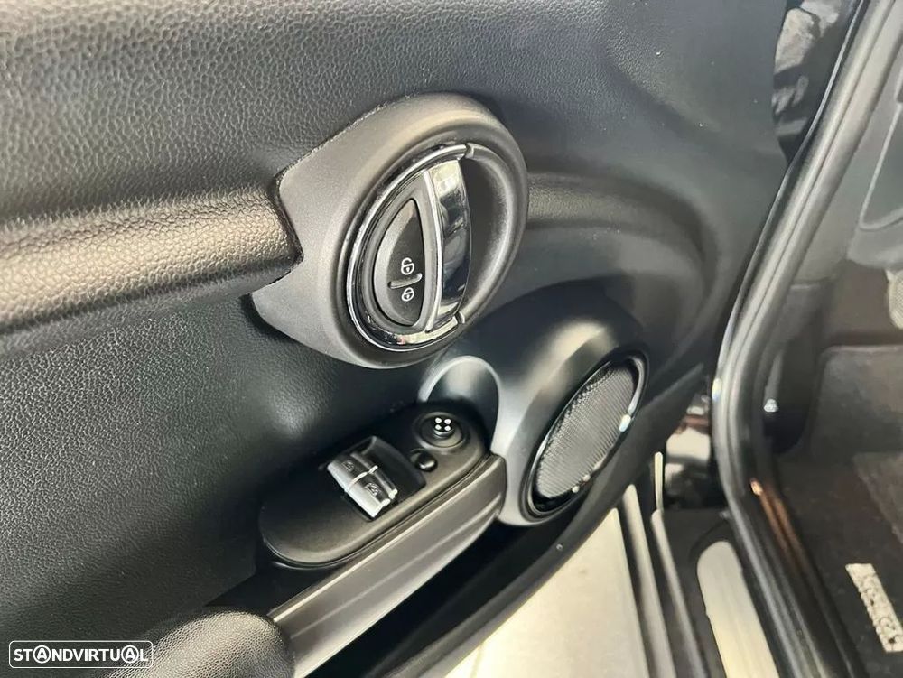 MINI 3 Portas One - 17