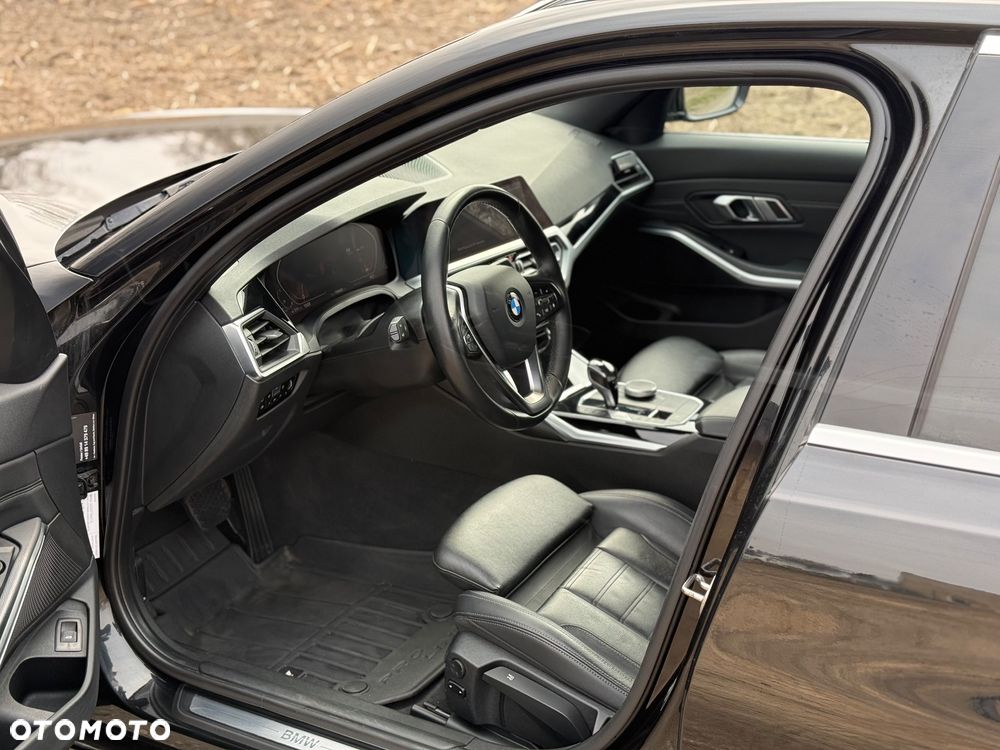 BMW Seria 3 320d - 32