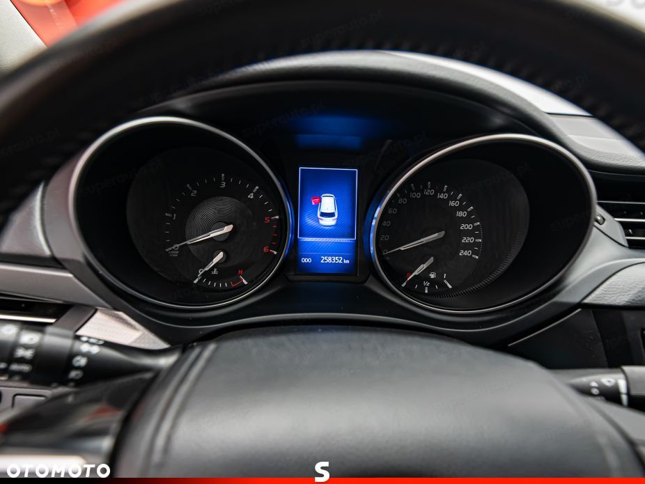 Toyota Avensis 2.0 D-4D Premium - 14