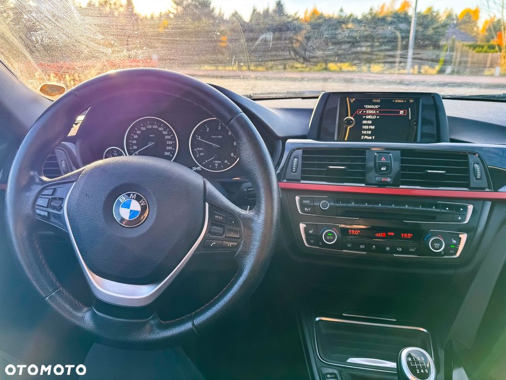 BMW Seria 3 318d Luxury Line - 29