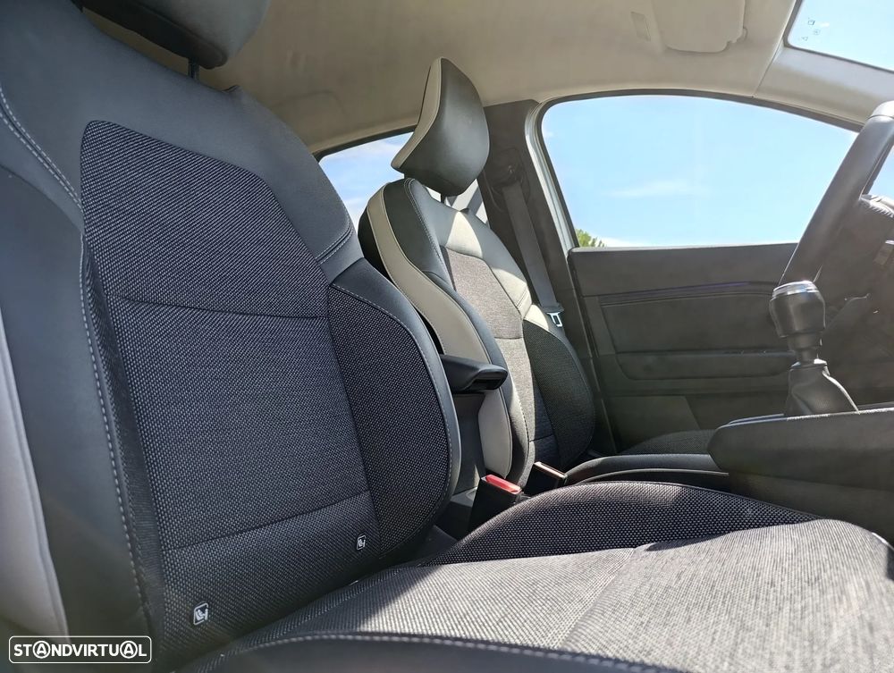 Renault Captur 1.0 TCe Techno - 11