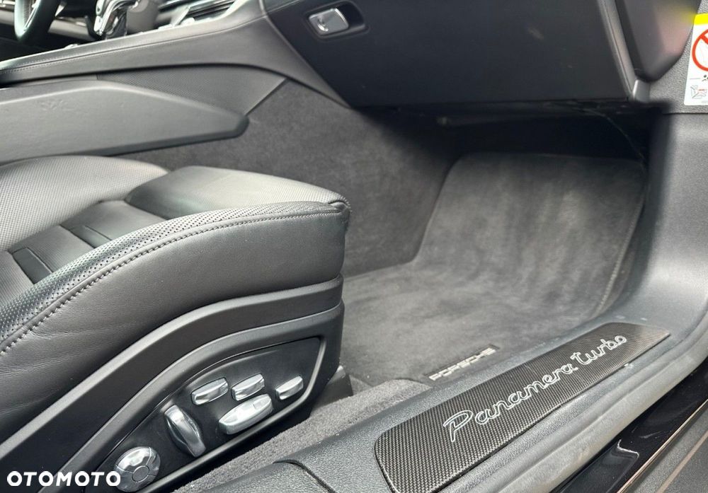 Porsche Panamera - 24