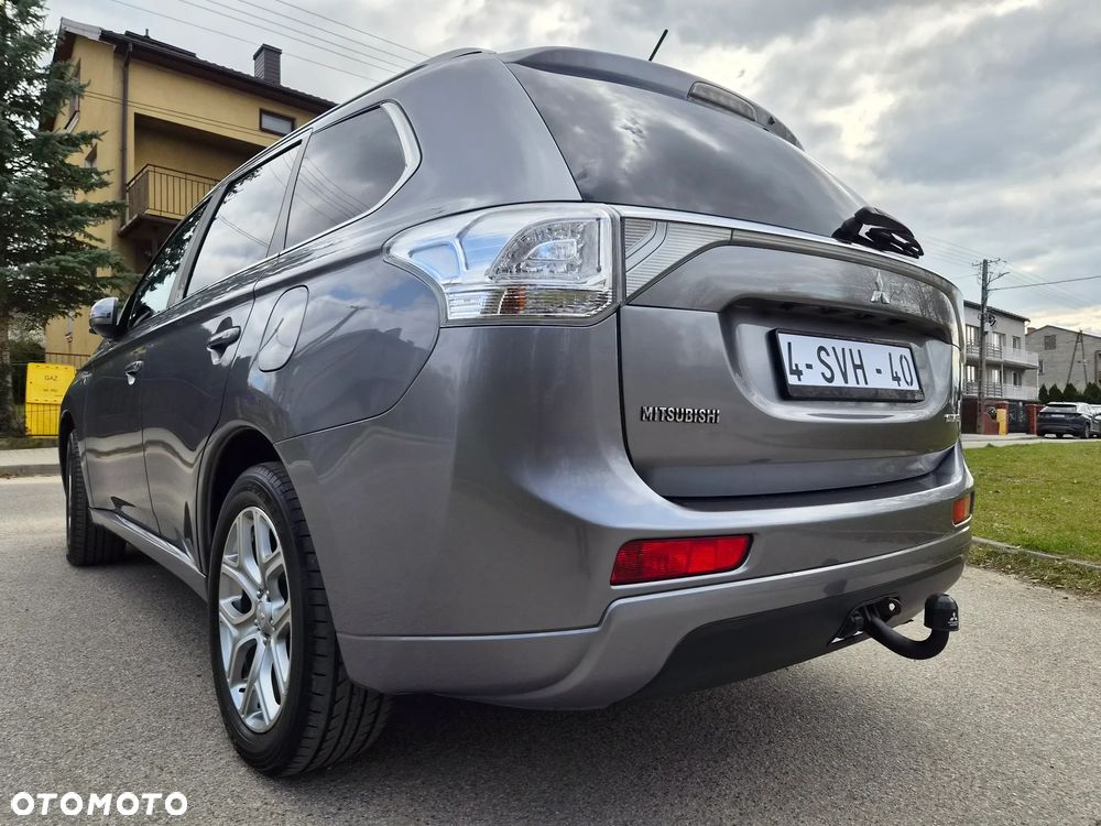 Mitsubishi Outlander - 2