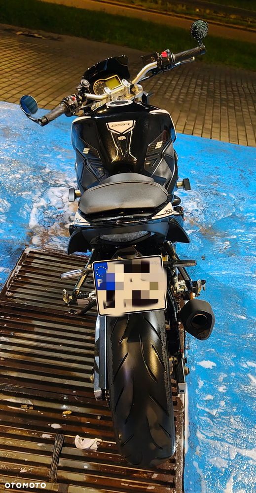 Suzuki GSR - 6