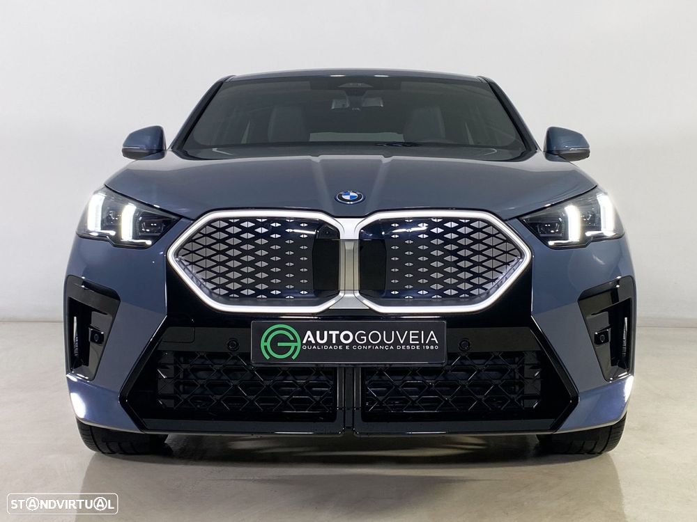 BMW iX2 eDrive20 Pack Desportivo M - 2