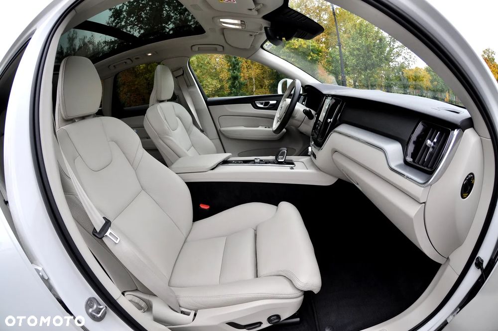 Volvo XC 60 T6 AWD Plug-In Hybrid Inscription - 24