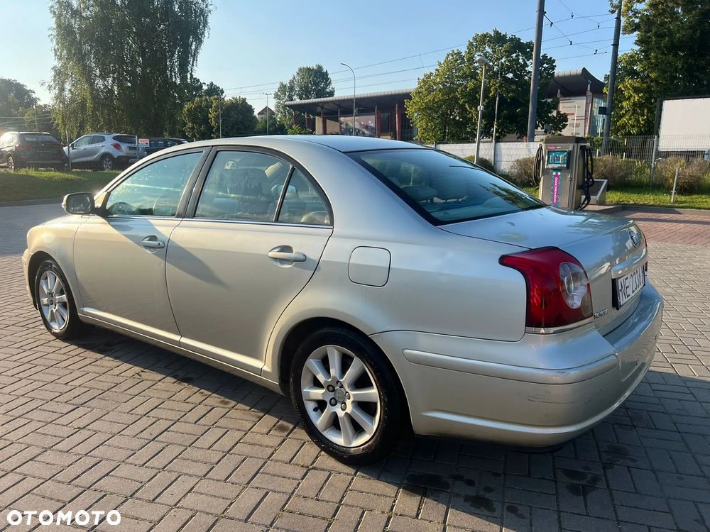 Toyota Avensis - 4