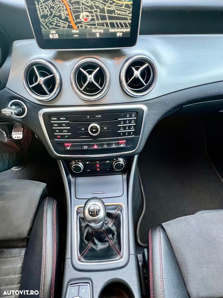 Mercedes-Benz CLA 180 AMG Line - 14