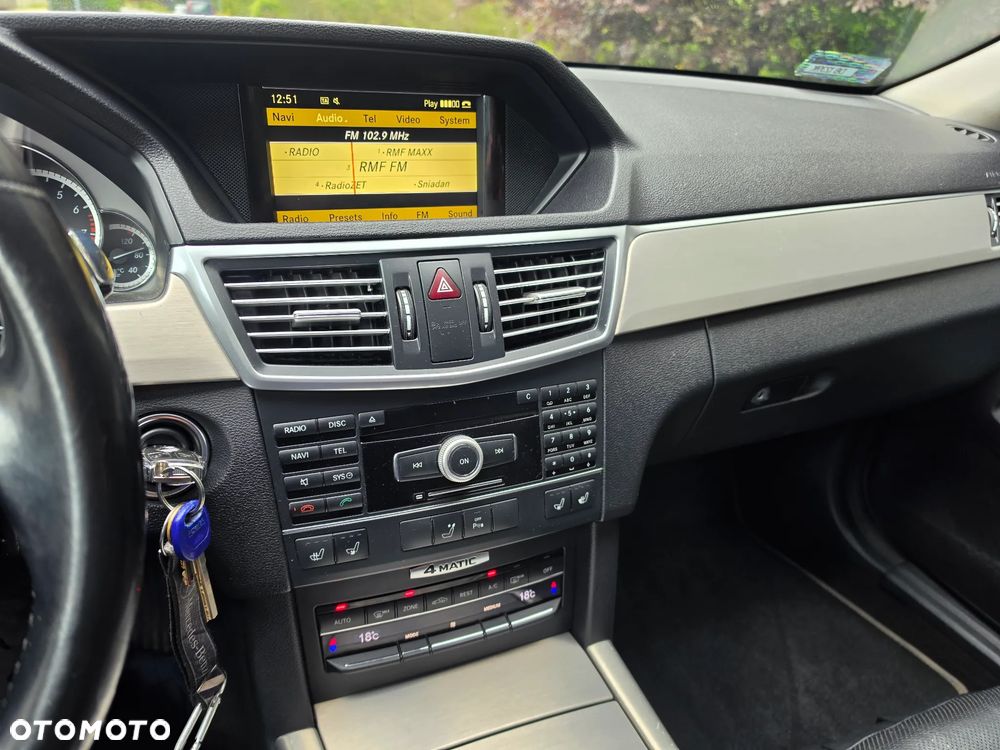Mercedes-Benz Klasa E 350 4Matic 7G-TRONIC - 23